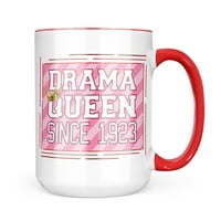 Neonblond dramska kraljica od 1923. godine u ružičastoj šalici poklon za ljubitelje čaja za kafu