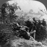 Španski-američki rat, C1899. Namerički vojnici u rovu tokom španskog-američkog rata. Stereograf, C1899.