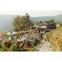 Posteranzi DPI12251261Lage Renapurnas Route u Nepalu kroz Gandruk Village Tibetanska kuća ukrašena njihovim