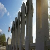 Colonnade u ratnom spomen-obilježju, Memorijal Narodnog svjetskog rata, Washington DC, USA Poster Print