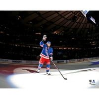 Artemi Panarin New York Rangers nepotpisana fotografija slavljenja post-igra
