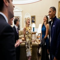 Predsjednik Barack Obama pozdravlja članove od lijevanja iz moderne porodice ABC Sitcom '. Istorija
