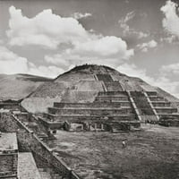 Turisti u blizini piramide, piramide Mjeseca, Teotihuacan, Meksiko Print