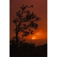 Glokav Pele sjaji kroz oblake noću na Kilauea Caldera & Halemaumau Crater u vulkanima na Havajima Nationas