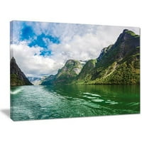 Dizajn Art 'Green Lake Sognefjord Norveška' Fotografski otisak na omotanom platnu