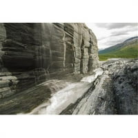 Samo ispod Worthingtona Glacier Voda sipa niz stijena zidove It izrezbarena - Valdez Aljaska Sjedinjene